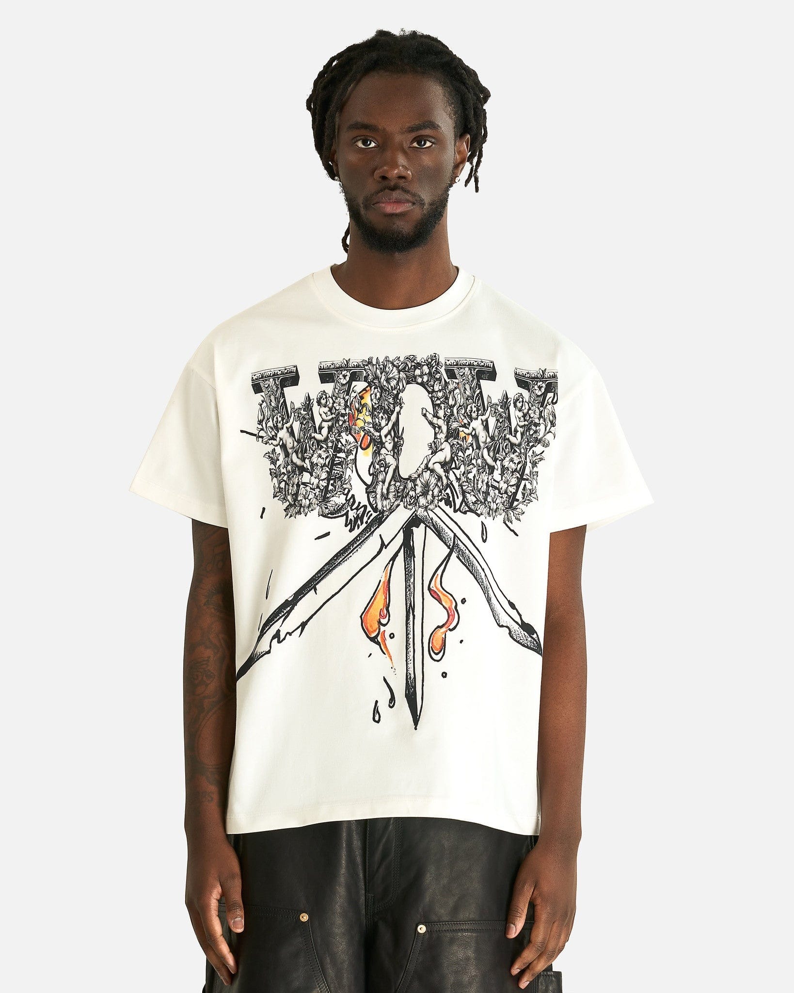 who decides warr white t-shirt