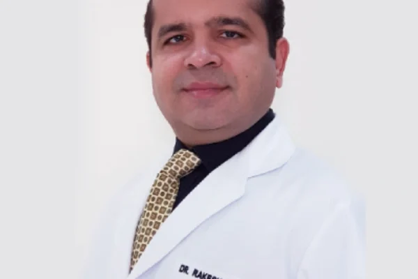 Best Cataract Surgeon in Delhi